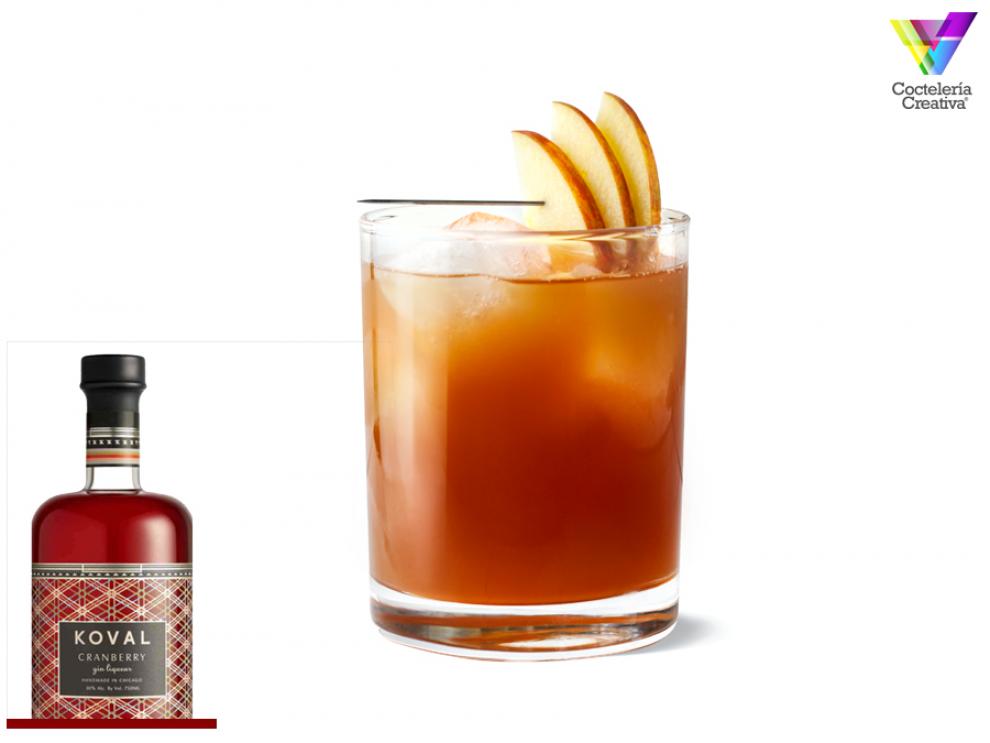 imagen del coctel autumn orchard de koval cranberry gin liqueur