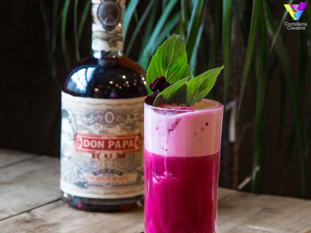 Cóctel Beet the rush con botella de don papa rum 