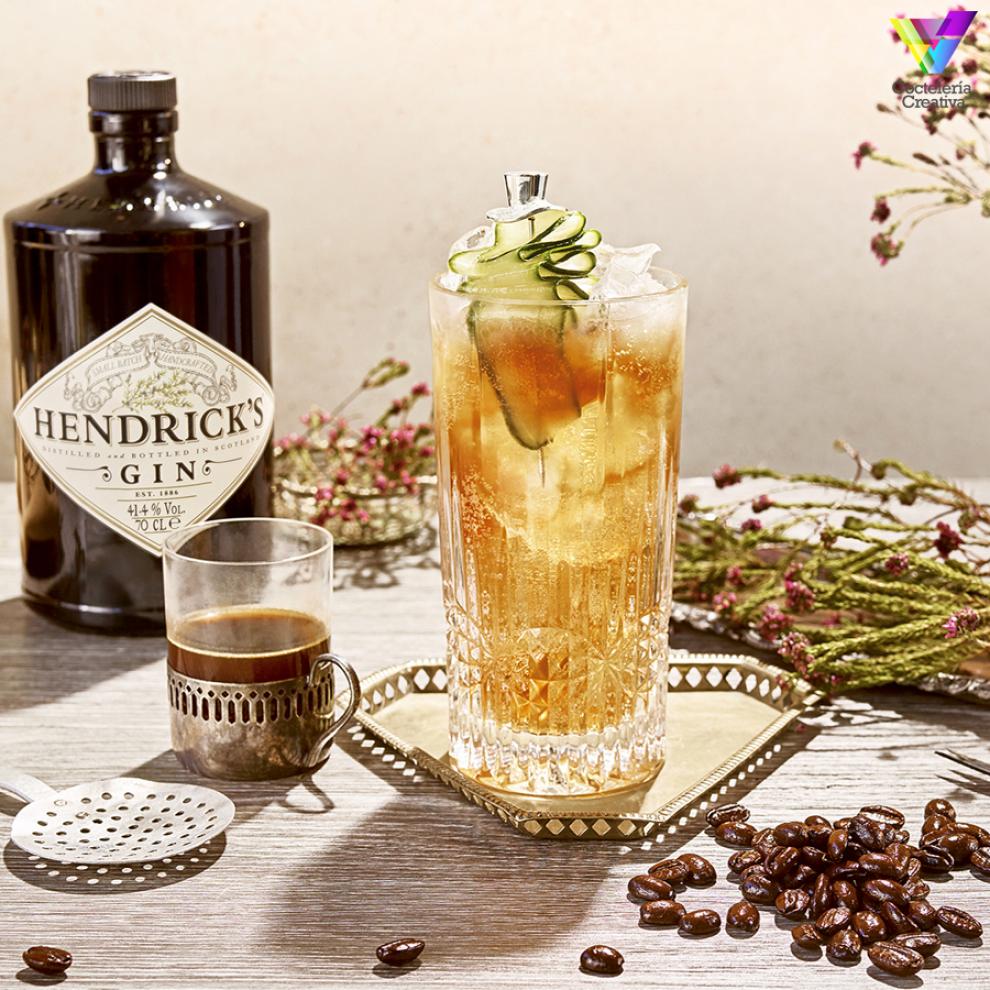 imagen cóctel Hendrick's Supersonic and Tonic con botella Hendricks Gin