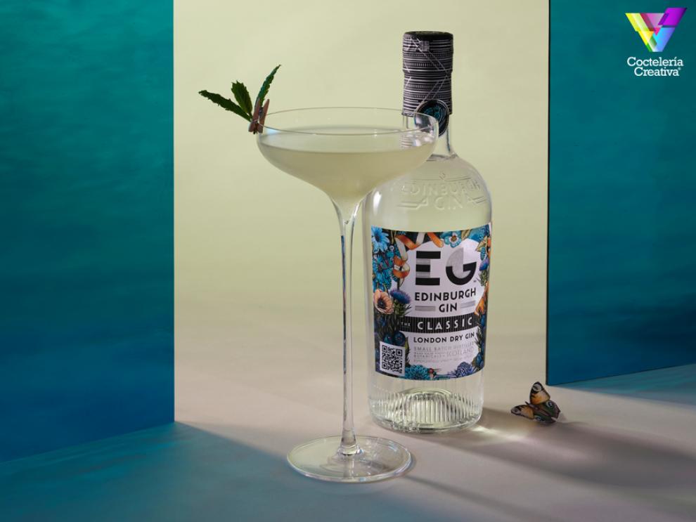 imagen cóctel The Pear Orchard con botella Edinburgh Gin Classic 