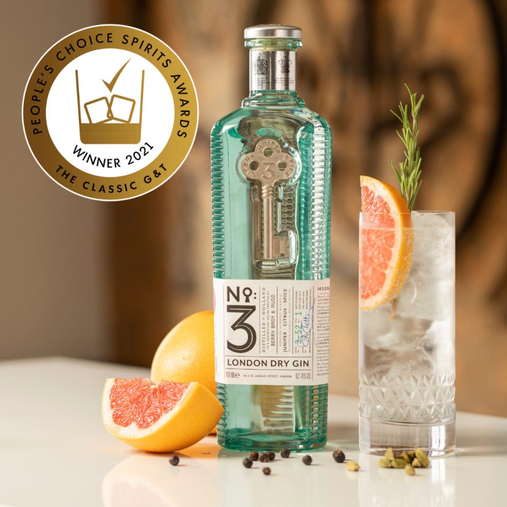 No3 mejor ginebra para elaborar el clásico Gin Tonic imagen botella No3 London Dry Gin con Gin Tonic y sello ganador