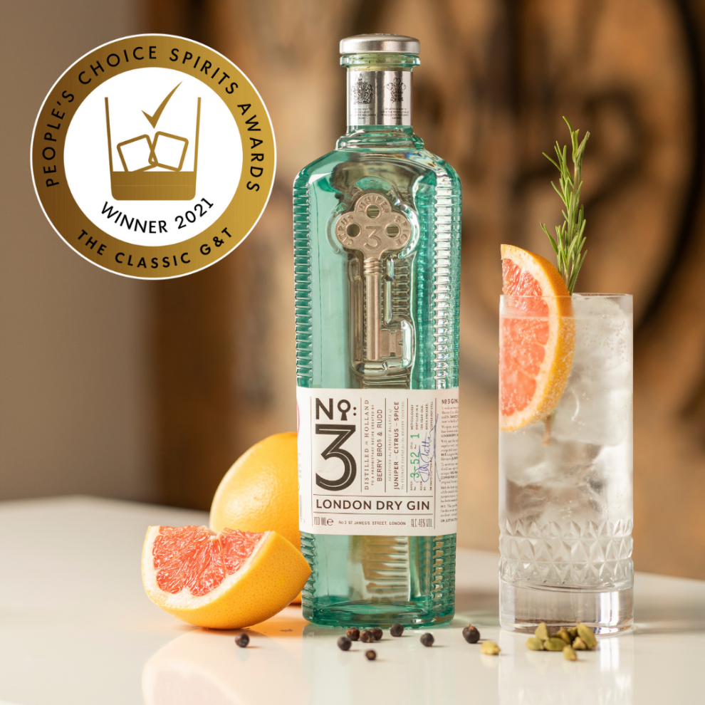 imagen botella No3 London Dry Gin con Gin Tonic y sello ganador