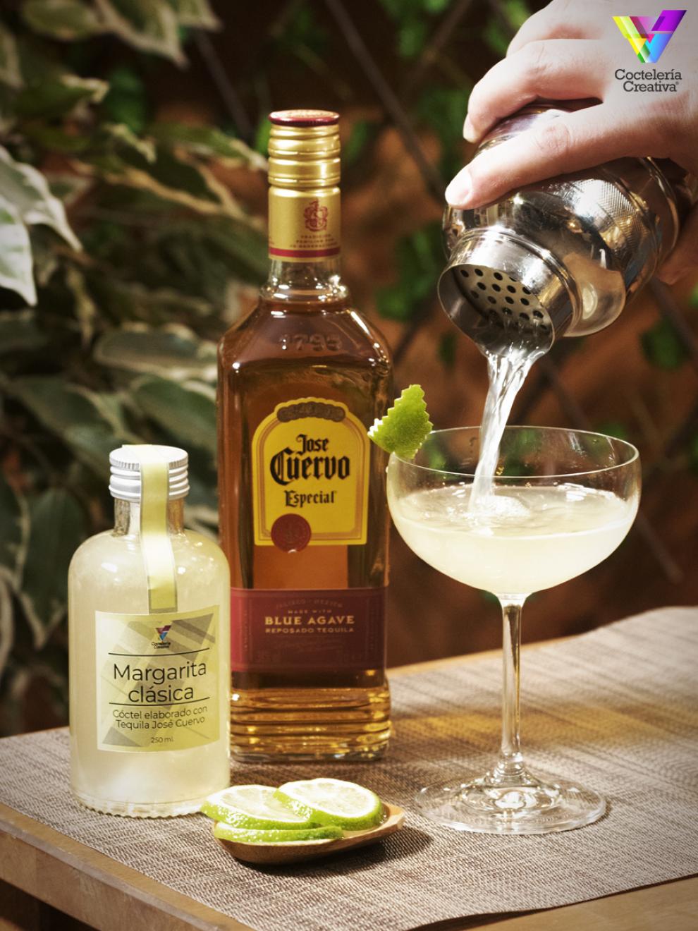margarita jose cuervo tequila margarita day imagen cóctel Margarita con botella Jose Cuervo Reposado