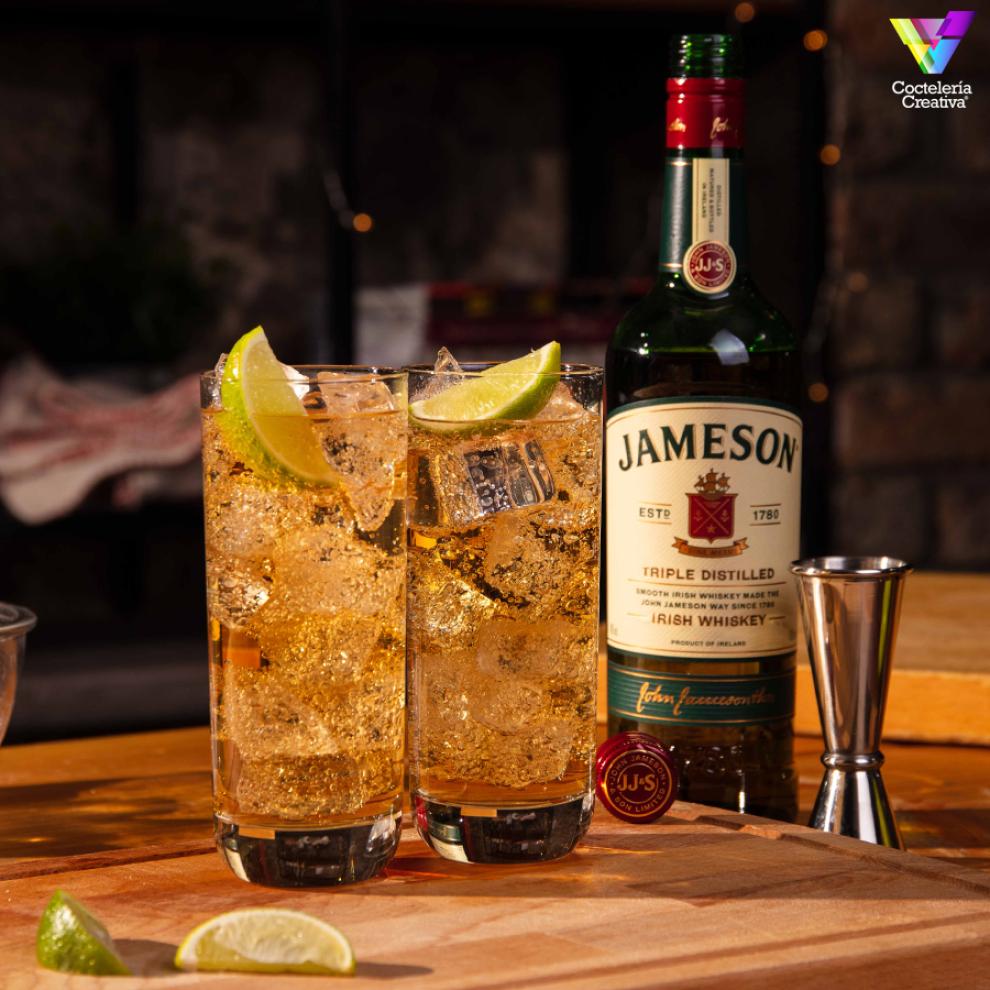 imagen botella de Jameson whiskey y copas