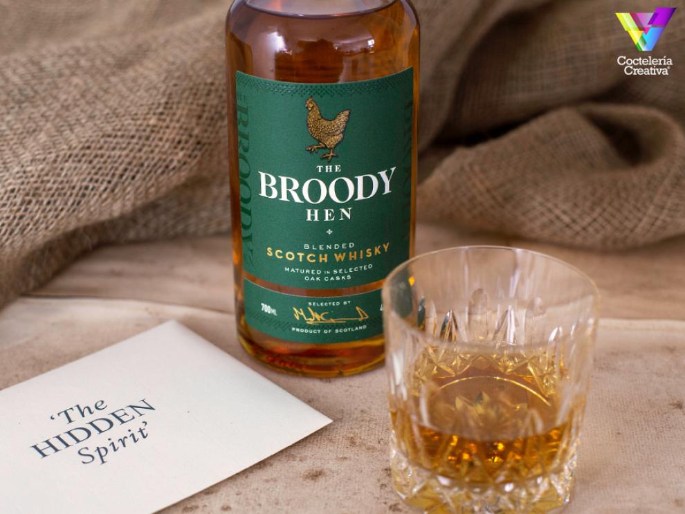 imagen botella de whisky escocés The Broody Hen