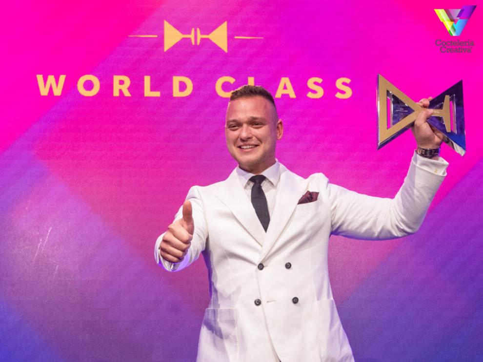 imagen Adrián Michalčik mejor bartender del mundo 2022 en la World Class Competition