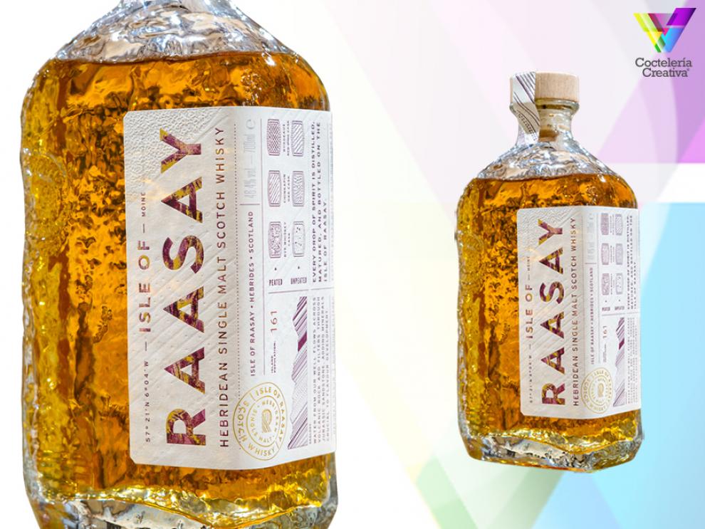 Detalle de la etiqueta y botella entera de Isle of Raasay Single Malt Scotch Whisky