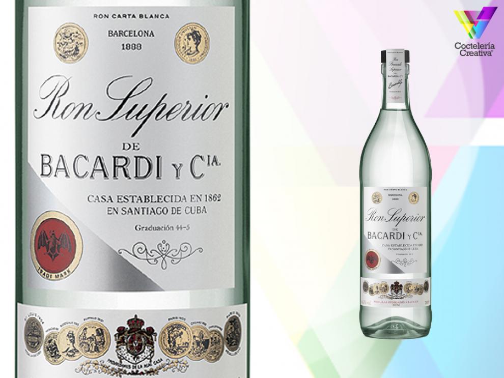 imagen de la botella de ron bacardi heritage ron superior con detalle de la etiqueta