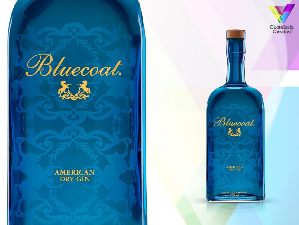 imagen de la botella de bluecoat american dry gin con detalle de la etiqueta