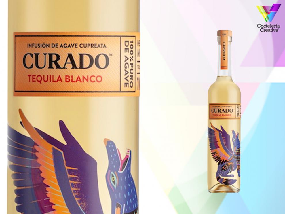 imagen de botella de tequila curado blanco infusion en agave cupreata