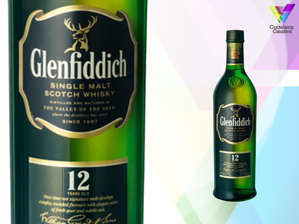 imagen de glenfiddich 12 yeras old single malt scotch whisky con detalle de su etiqueta