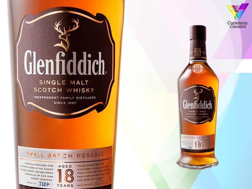imagen de la botella de glenfiddich 18 years old single malt scotch whisky con detalle de la etiqueta