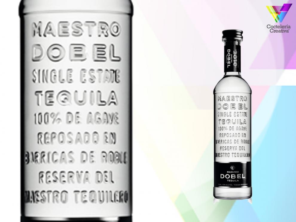 imagen botella Maestro Dobel Tequila Cristalino