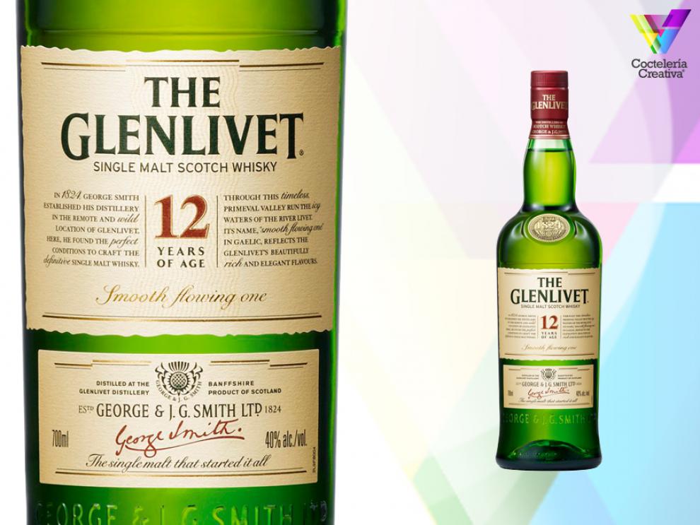 imagen de la botella de the glenlivet 12 years old single malt scotch whisky con detalle de la etiqueta