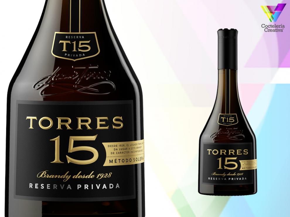imagen de botella de brandy torres 15 con detalle de la etiqueta