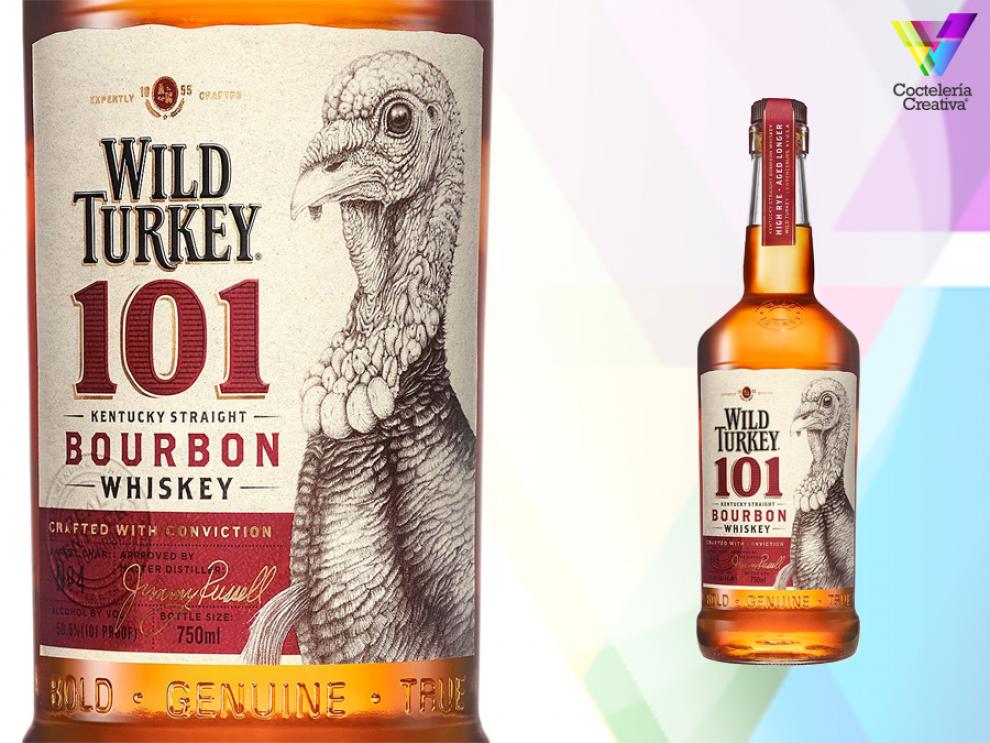 imagen de la botella de wild turkey 101 bourbon con detalle de la etiqueta
