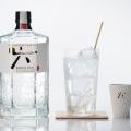 Imagen botella Roku Gin y copa
