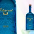imagen de la botella de bluecoat american dry gin con detalle de la etiqueta